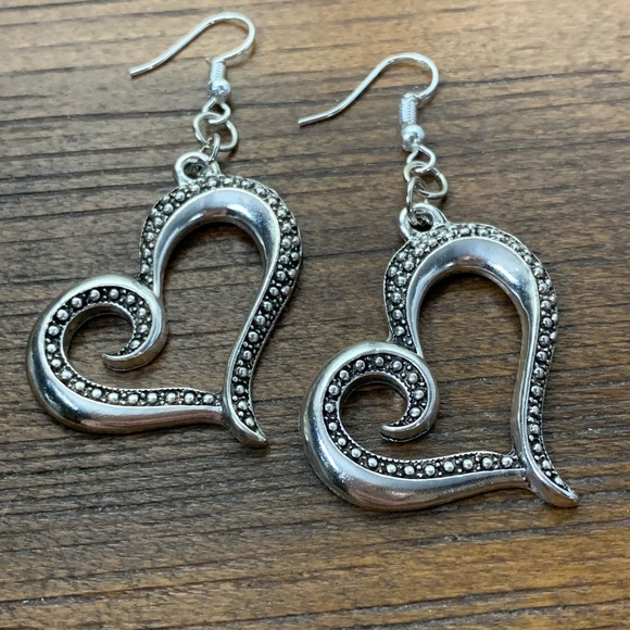 Large Decorative Heart Earrings - Picture 3 of 7